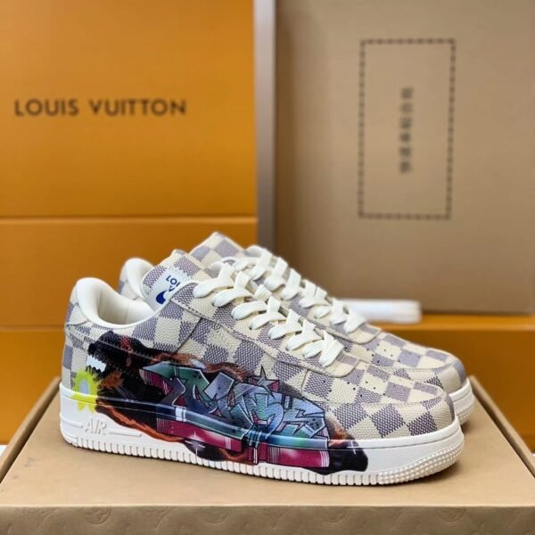 LOUIS VUITTON x NIKE AIR FORCE 1 Sn eaker