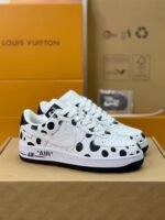 LOUIS VUITTON x NIKE AIR FORCE 1 Sn eaker