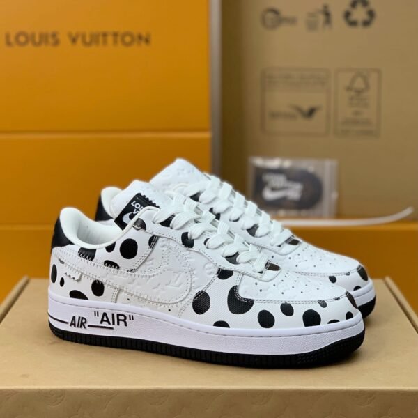 LOUIS VUITTON x NIKE AIR FORCE 1 Sn eaker