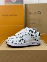 LOUIS VUITTON x NIKE AIR FORCE 1 Sn eaker - Image 2