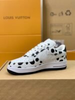 LOUIS VUITTON x NIKE AIR FORCE 1 Sn eaker - Image 5
