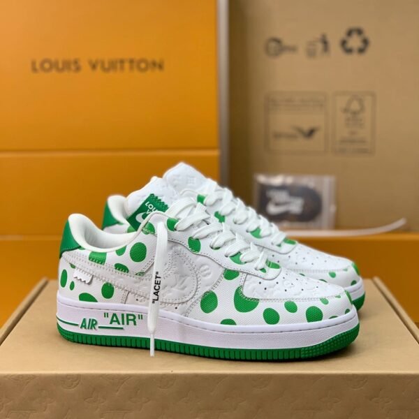 LOUIS VUITTON x NIKE AIR FORCE 1 Sn eaker