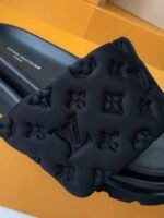 LOUIS VUITTON WOMEN'S SLIPPERS - Image 6