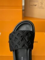 LOUIS VUITTON WOMEN'S SLIPPERS - Image 8