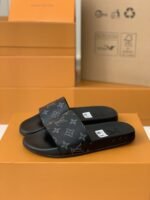 LOUIS VUITTON WOMEN'S SLIPPERS - Image 2