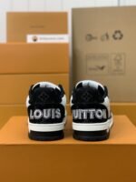 LOUIS VUITTON TRAINER Sneakers - Image 4