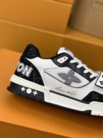 LOUIS VUITTON TRAINER Sneakers - Image 6