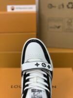 LOUIS VUITTON TRAINER Sneakers - Image 8