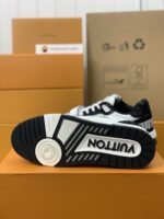 LOUIS VUITTON TRAINER Sneakers - Image 9