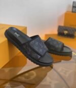 LOUIS VUITTON SLIPPERS - Image 2