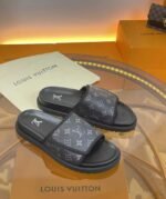 LOUIS VUITTON SLIPPERS - Image 4