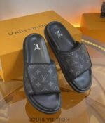 LOUIS VUITTON SLIPPERS - Image 6