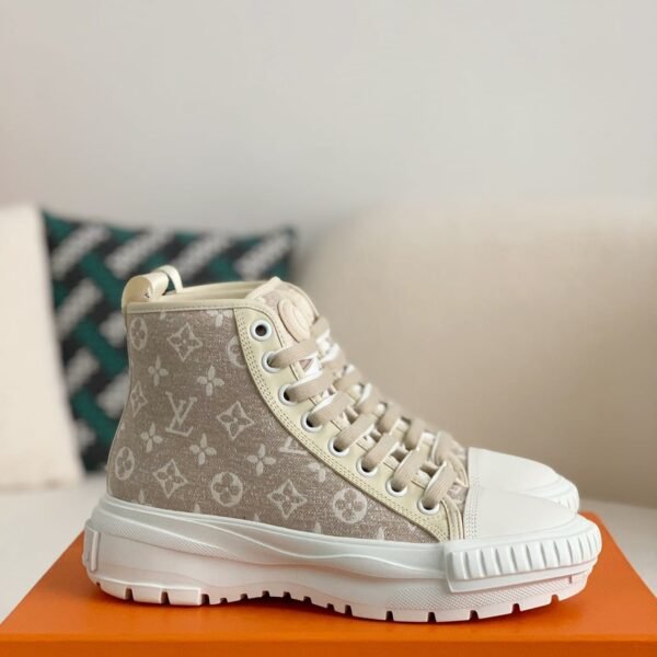 Louis Vuitton Squad Women's flat bottomed boots