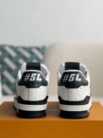 LOUIS VUITTON TRAINER Sneakers - Image 4