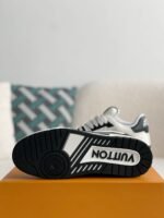 LOUIS VUITTON TRAINER Sneakers - Image 9