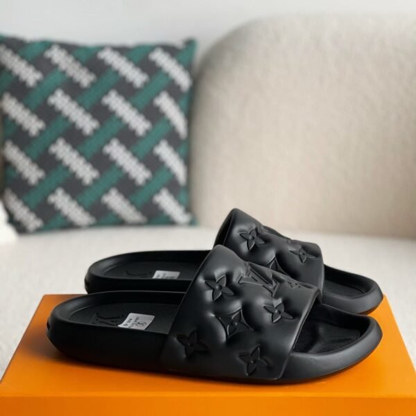 LOUIS VUITTON WOMEN'S SLIPPERS