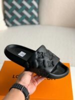 LOUIS VUITTON WOMEN'S SLIPPERS - Image 3