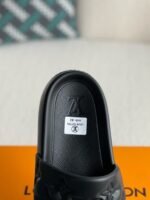 LOUIS VUITTON WOMEN'S SLIPPERS - Image 8