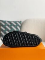 LOUIS VUITTON WOMEN'S SLIPPERS - Image 9