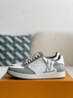 LOUIS VUITTON SNEAKERS - Image 2