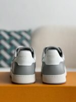 LOUIS VUITTON SNEAKERS - Image 3