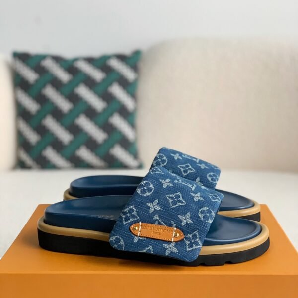 LOUIS VUITTON SLIPPERS