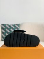 LOUIS VUITTON SLIPPERS - Image 6