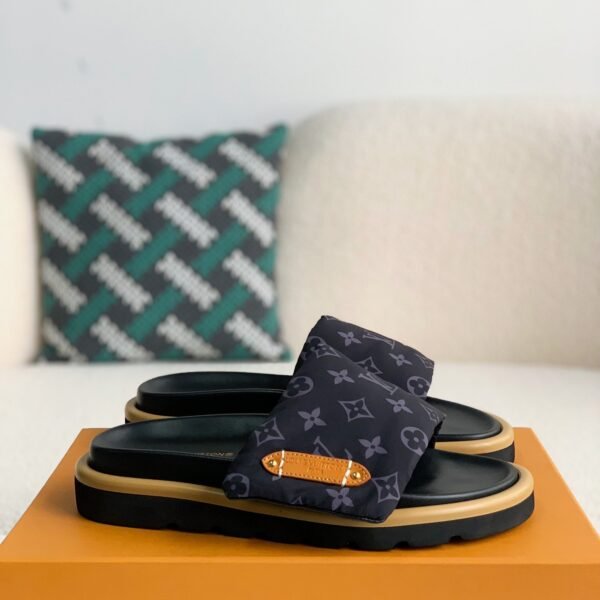 LOUIS VUITTON SLIPPERS