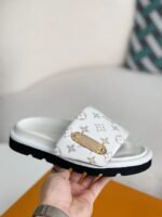 LOUIS VUITTON SLIPPERS - Image 5