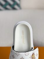 LOUIS VUITTON SLIPPERS - Image 7