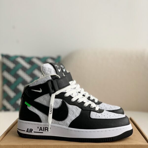 LOUIS VUITTON SNEAKERS