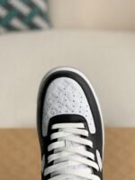 LOUIS VUITTON SNEAKERS - Image 13