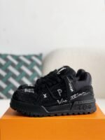 LOUIS VUITTON TRAINER Sneakers - Image 2