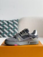 LOUIS VUITTON SNEAKERS - Image 4
