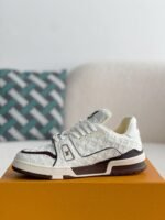 LOUIS VUITTON SNEAKER - Image 4