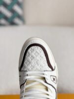 LOUIS VUITTON SNEAKER - Image 9