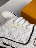 LOUIS VUITTON SNEAKER - Image 17