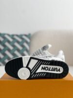 LOUIS VUITTON SNEAKER - Image 5