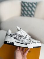 LOUIS VUITTON SNEAKER - Image 6