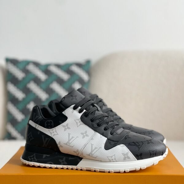 LOUIS VUITTON SNEAKER