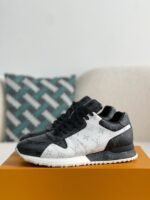 LOUIS VUITTON SNEAKER - Image 2