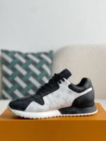 LOUIS VUITTON SNEAKER - Image 4