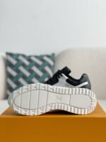 LOUIS VUITTON SNEAKER - Image 5