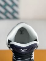LOUIS VUITTON TRAINER SNEAKERS - Image 10