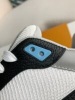 LOUIS VUITTON TRAINER Sneakers - Image 13