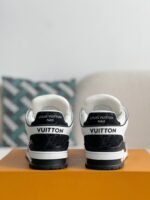 LOUIS VUITTON SNEAKER - Image 3