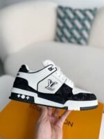 LOUIS VUITTON SNEAKER - Image 6