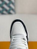 LOUIS VUITTON SNEAKER - Image 8