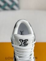 LOUIS VUITTON SNEAKER - Image 9