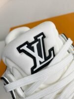 LOUIS VUITTON SNEAKER - Image 10